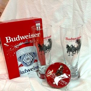 Two Budweiser 16.9  Pint Glasses And 4 Coasters, Box Gift Set, Home Bar